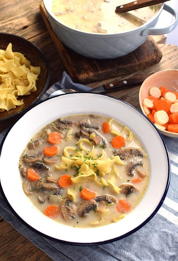 Zupa pieczarkowa z makaronem