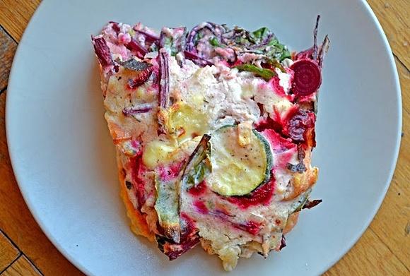 Tarta z botwinką i kozim serem