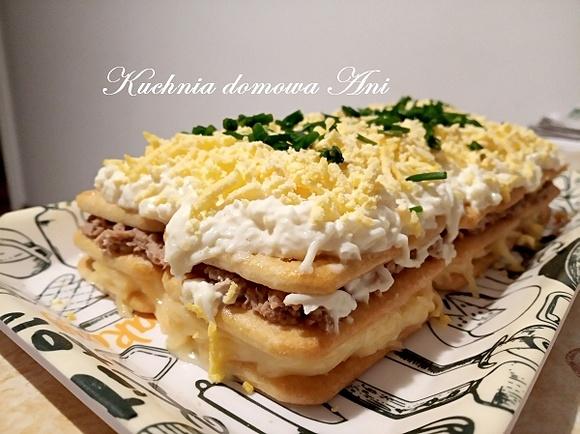 Sałatka na krakersach z tuńczykiem