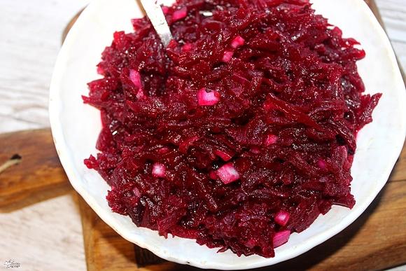 Buraczki do obiadu - prosty przepis na surówkę z buraków