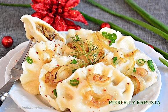 Pierogi z kapustą i pieczarkami