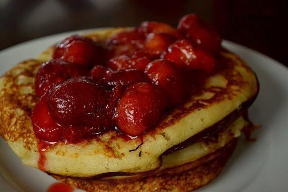Zdrowe amerykańskie pancakes na śniadanie