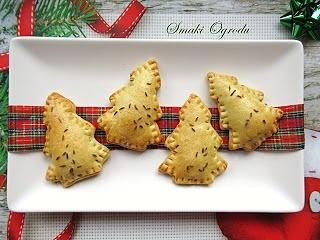 Pieczone pierogi do barszczu w kształcie choinek