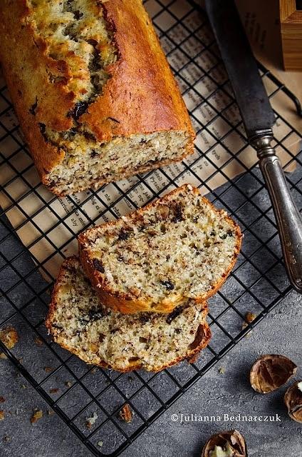 Chlebek bananowy z orzechami i czekoladą