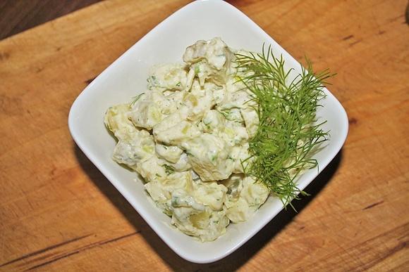 Sałatka ziemniaczana z sosem Tzatzyki