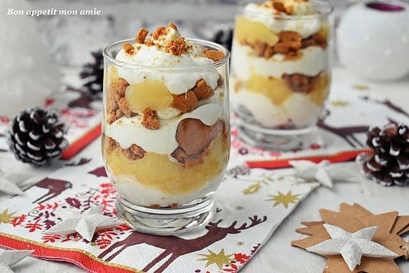 Piernikowy deser z musem z pigwy