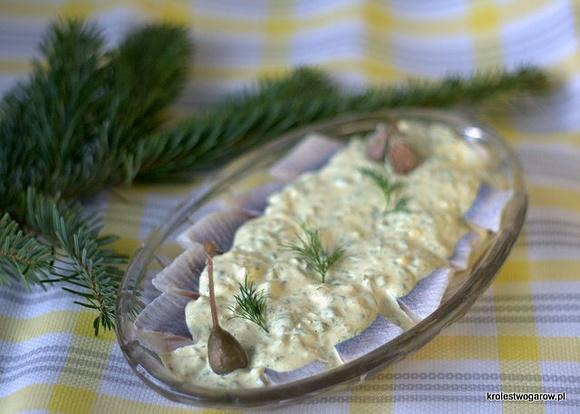 Śledzie z curry po duńsku
