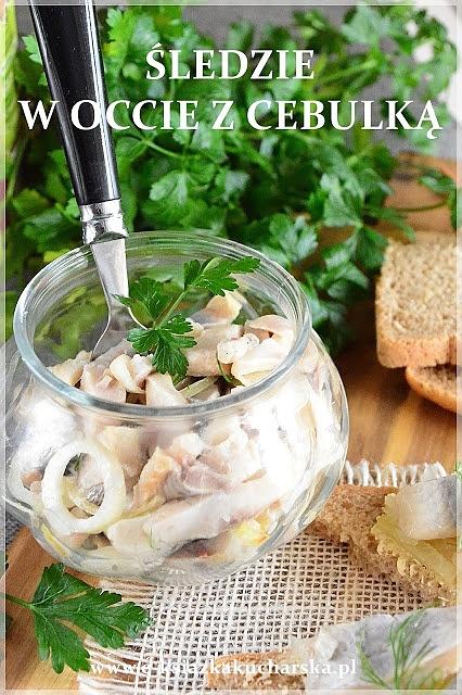 Śledzie w occie z cebulką