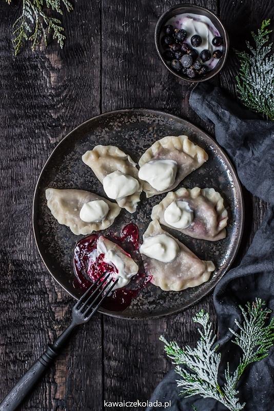Pierogi z dżemem porzeczkowym