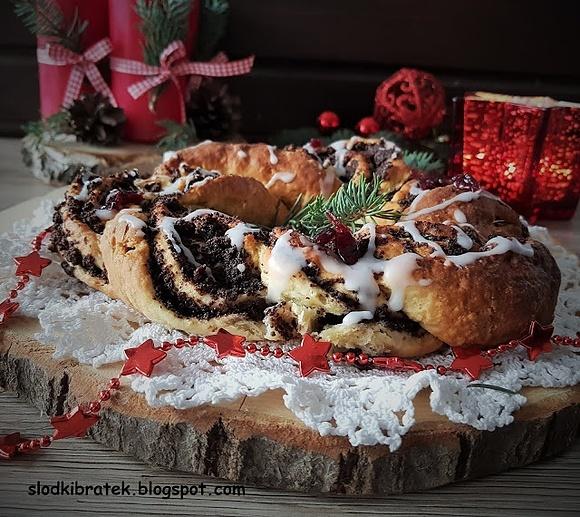 Wieniec drożdżowy z makiem