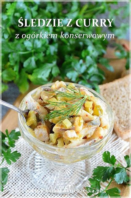Śledzie z curry i ogórkiem konserwowym
