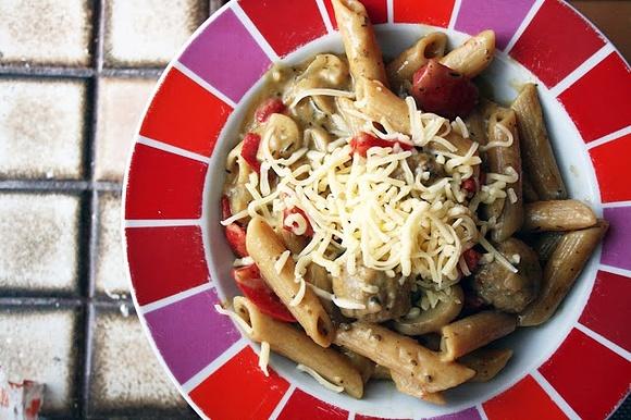 Makaron z klopsikami i pieczarkami