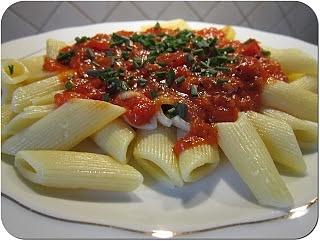 Penne w sosie pomidorowo-paprykowym