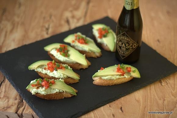 Crostini z avocado