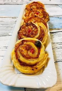 Przekąski roladki a la pizza