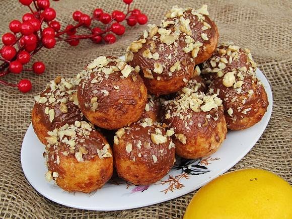 Pączki serowe z czekoladą i orzechami