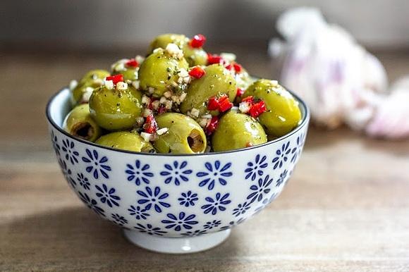 Oliwki z czosnkiem i chilli