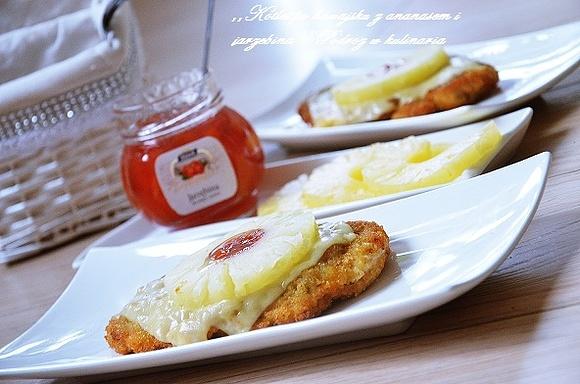 Kotlet po hawajsku z ananasem i jarzębiną