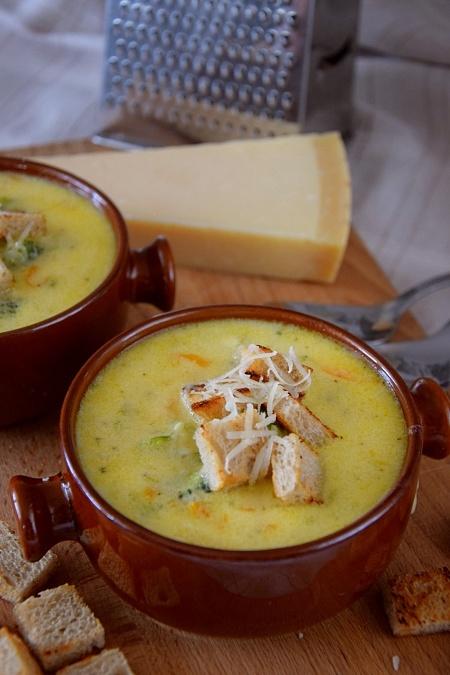 Zupa serowo-brokułowa