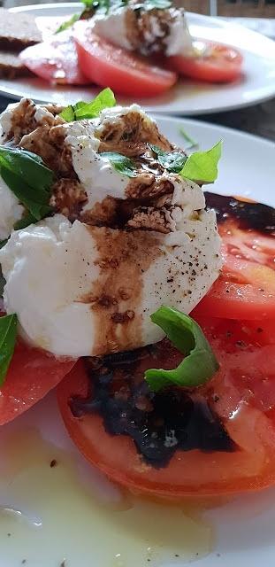Burrata z czym to się je