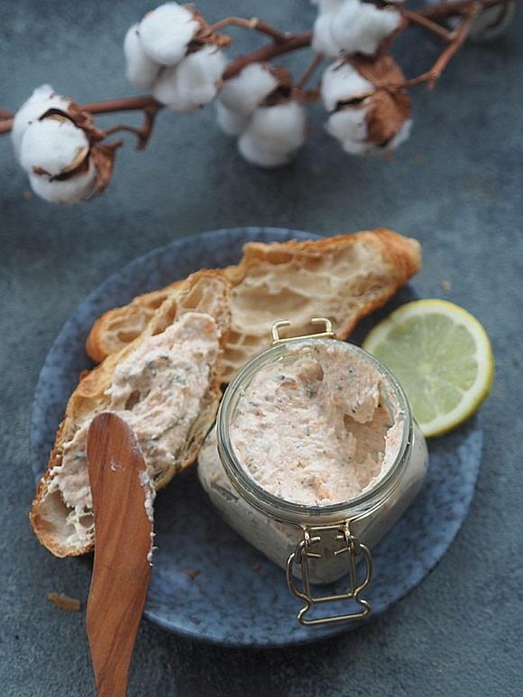 Pâté z wędzonego łososia i mascarpone na śniadanie dla niej i dla niego