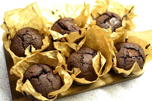 Wegańskie muffinki czekoladowe z mąki pełnoziarnistej