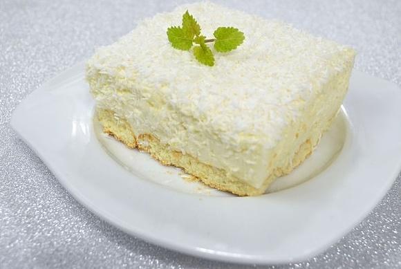 Ciasto śnieżny puch bez pieczenia - pyszny deser z mascarpone i galaretką