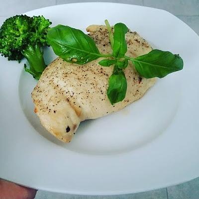 Roladki z kurczaka z suszonymi pomidorami i mozzarellą