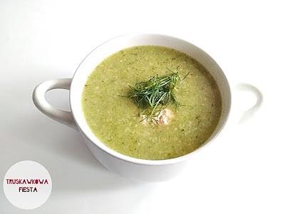 Zupa brokułowa z klopsikami drobiowymi i kaszą jęczmienną