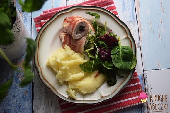 Roladki z indyka z żurawiną bazylią i mozzarellą zawijane w boczek