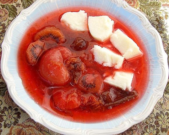 Zupa wieloowocowa z kaszą manną