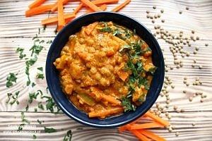 Curry z zieloną soczewicą