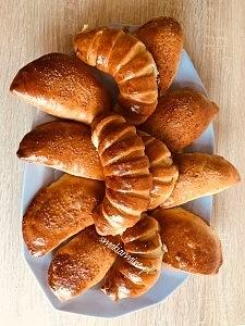Drożdżówki z serem i powidłami
