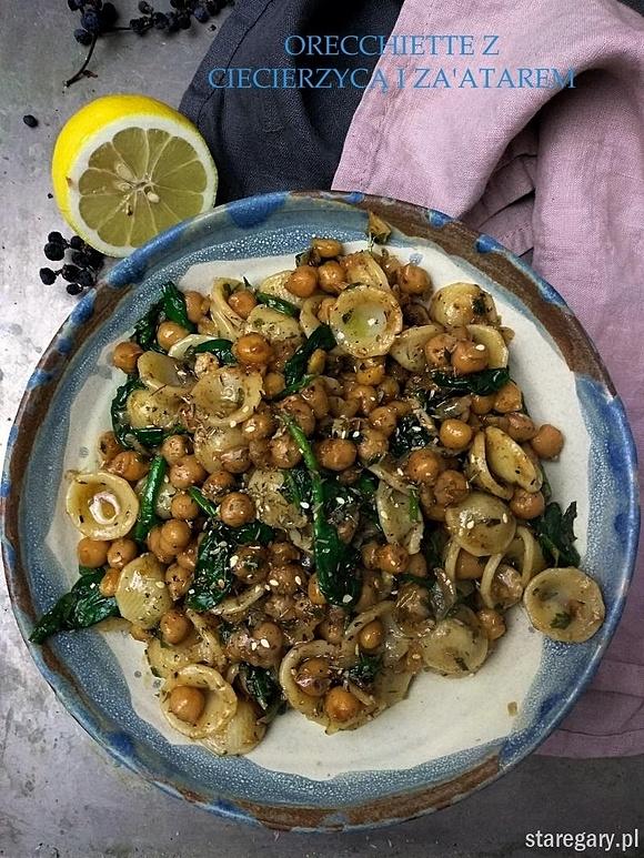 Orecchiette z ciecierzycą i za'atarem