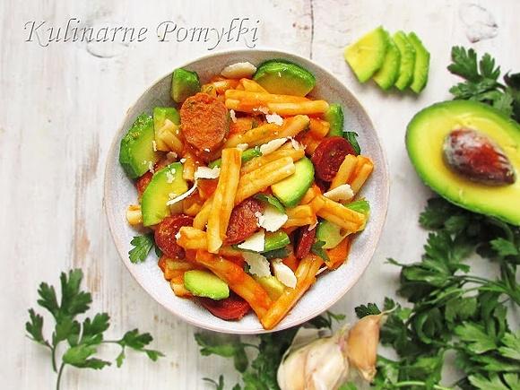 Makaron z sosem dyniowo-pomidorowym z chorizo