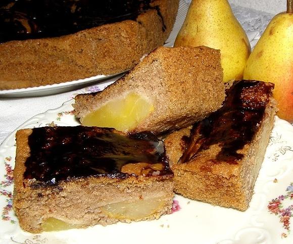 Piernikowe ciasto z gruszkami - łatwe i szybkie w przygotowaniu