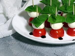 Koreczki Caprese - szybka przekąska na imprezę