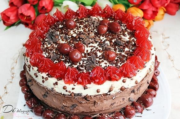 Tort Szwarcwaldzki z wiśniami i kremem mascarpone