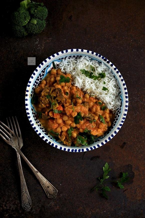 Curry z brokułem i ciecierzycą wegańskie i bez glutenu