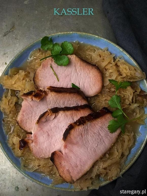 Kassler pieczony z kiszoną kapustą