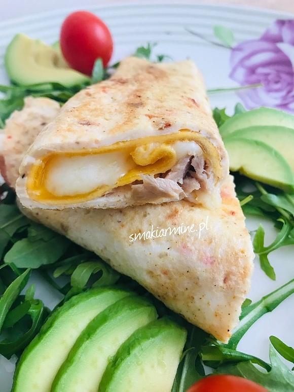 Rolada jajeczna z mozzarellą i tuńczykiem