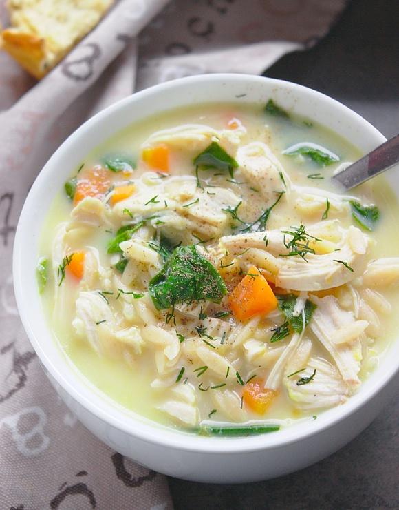 Zupa cytrynowa z kurczakiem i makaronem orzo