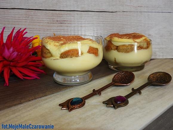 Tiramisu w pucharkach włoski deser