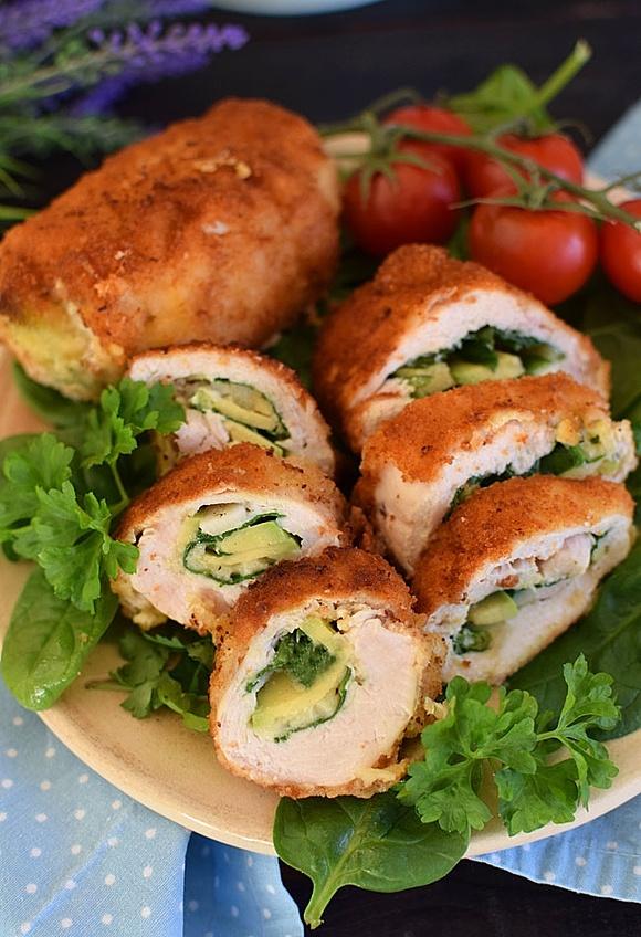 Roladki z kurczaka z awokado i mozzarellą