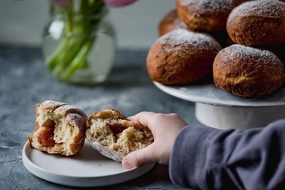 Pączki budyniowe z dżemem