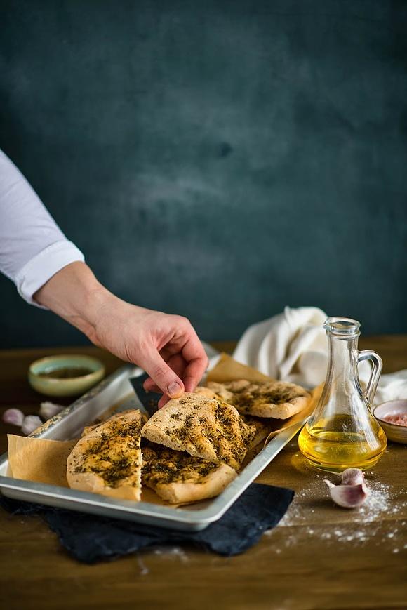 Focaccia z rozmarynem i czosnkiem