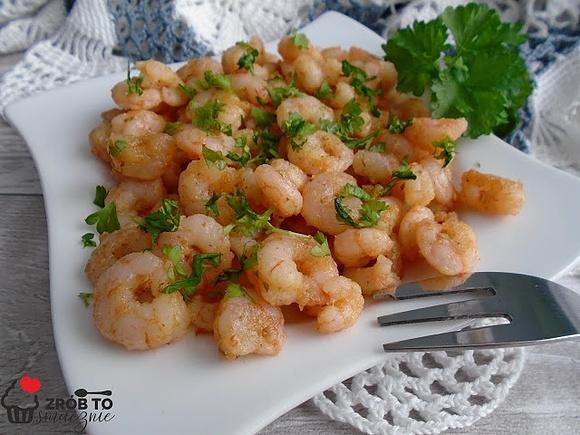 Krewetki smażone na maśle z czosnkiem i chili