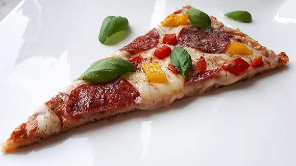 Pizza serowa bez glutenu keto lchf