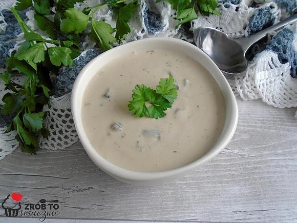 Sos pieczarkowy ze śmietaną i natką pietruszki