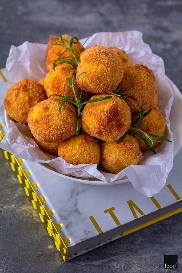 Arancini z szafranem i rozmarynem